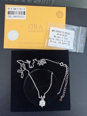 GRA Moissanite 1.0ct pendant necklace in solid Silver with Clear Stone